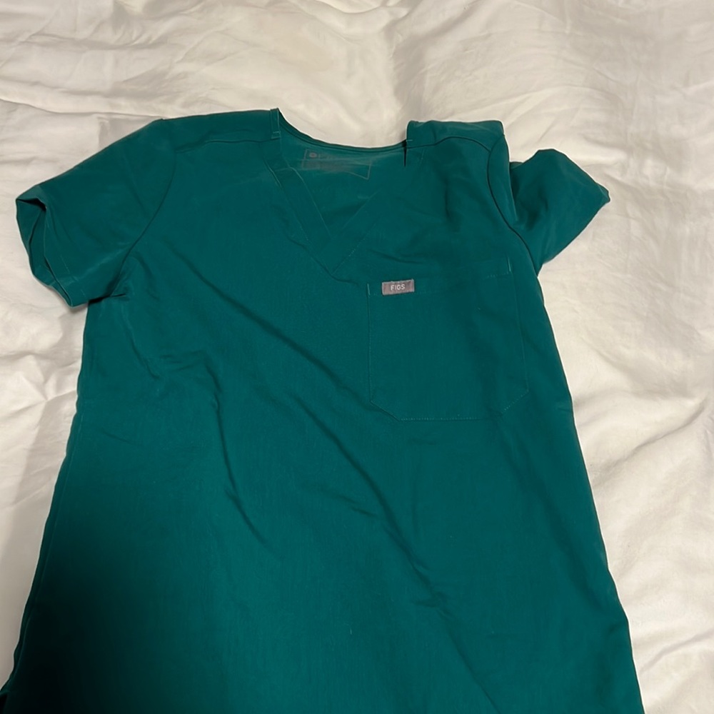 One pocket figs scrub top
